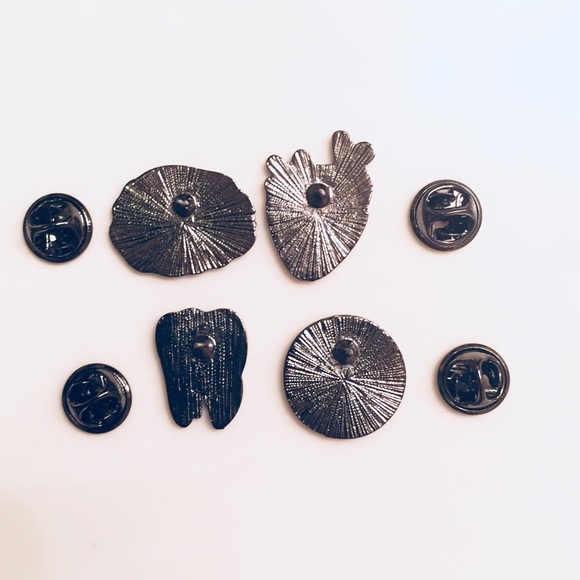 Set of 4 enamel pins - Picture 4 of 4